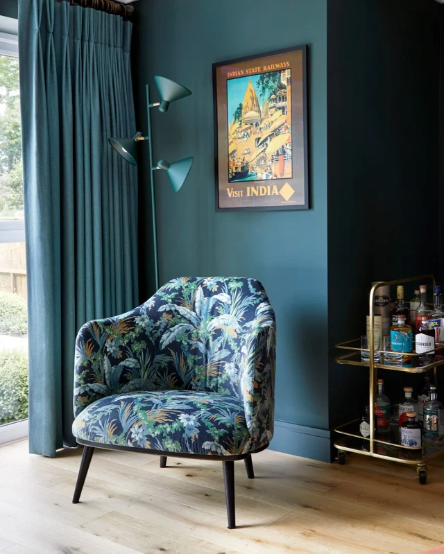 Quiet corner… but also in very close proximity to the bar cart… what more could one ask for?! 

Photographed by the fabulous @annastathakiphoto 

#interiordesign #interiordesigner #interiordesignerberkshire #interiordesignerbuckinghamshire #interiordesigneroxfordshire #interiordesignersurrey #interiordesignerwestlondon #interiordesignermaidenhead #interiordesignermarlow #interiordesignerbeaconsfield #interiordesignerwindsor #interiordesignerreading #interiordesignerhenley #interiordesignerascot #interiordesignerwokingham #interiordesignerwandsworth #interiordesignerfulham #interiordesignerchalfontstgiles #interiordesignersunningdale